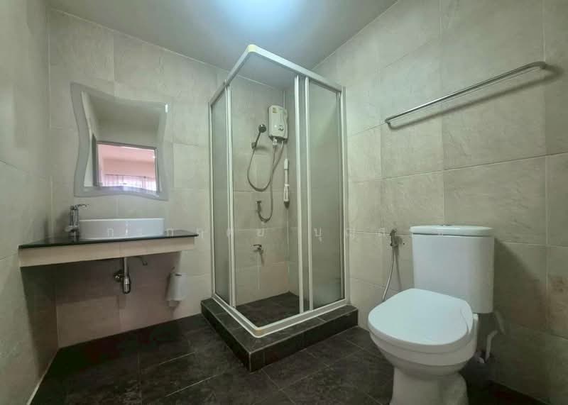 Baan Klang Muang Mengjai Ratchada 2, Bangkok, Soi Sahakanpramoon, Wang Thonglang, Bangkok, 3 Bedrooms, 200 sqm, Townhouse For Sale, by กรกฤตย์ บุญสระ, 500362216 - DDproperty.com