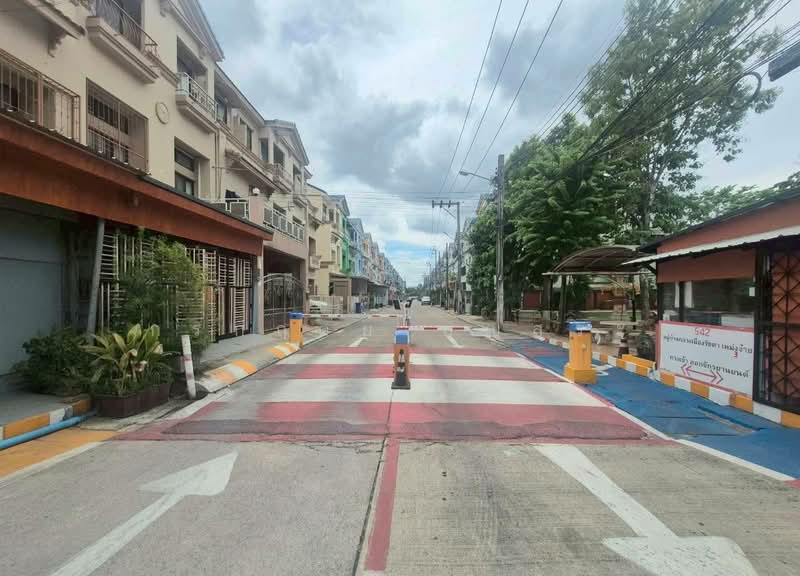 Baan Klang Muang Mengjai Ratchada 2 : บ้านกลางเมือง เหม่งจ๋าย รัชดา 2, กรุงเทพ, ซอยสหการประมูล, วังทองหลาง, กรุงเทพ, 200 ตร.ม., ทาวน์เฮ้าส์ ขาย, โดย กรกฤตย์ บุญสระ, 500362216 - DDproperty.com