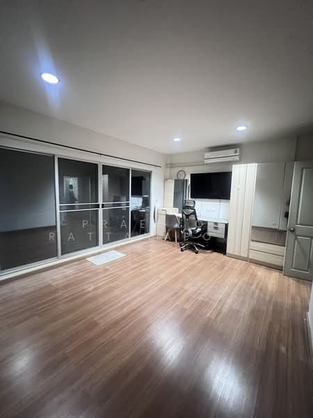 Baan Klang Muang Sukhumvit 113 : บ้านกลางเมือง สุขุมวิท 113, สมุทรปราการ, ซอย ด่านสำโรง 32, สำโรงเหนือ, เมืองสมุทรปราการ, สมุทรปราการ, 200 ตร.ม., ทาวน์เฮ้าส์ ให้เช่า, โดย Praeploy Rattanapornnapapatch, 500362233 - DDproperty.com