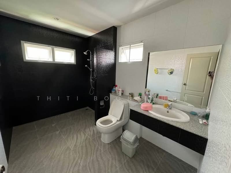 Detached House, 4 Bed, Near BTS Phra Khanong, Bangkok, Phra Kanong Nua, Watthana, Bangkok, 4 Bedrooms, 250 sqm, Single Detached House For Rent, by Thiti Boonchurn, 500362258 - DDproperty.com