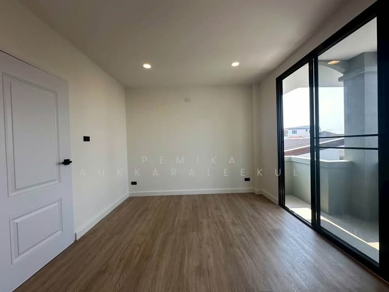 3-BR Townhouse, Bangkok, Lat Phrao, Bangkok, 3 Bedrooms, 204 sqm, Townhouse For Sale, by Pemika Aukkaraleekul, 500362339 - DDproperty.com