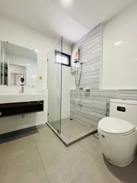 ขายบ้านเดี่ยวหลังใหญ่ ม.มณีรินทร์ไพรเวทซี่ ศรีราชา, Chon Buri (Pattaya), Nong - Kham, Si Racha, Chon Buri (Pattaya), 3 Bedrooms, 220 sqm, Single Detached House For Sale, by Dusit Saengfa, 500362346 - DDproperty.com