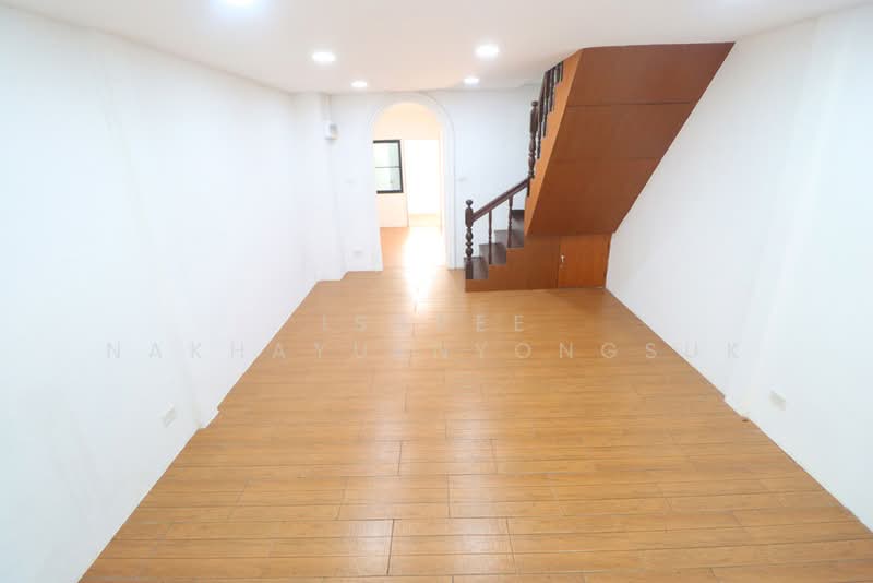 Townhouse in Soi Ramkhamhaeng 24, Bangkok, รามคำแหง, Hua Mak, Bang Kapi, Bangkok, 2 Bedrooms, 90 sqm, Townhouse For Sale, by Isaree Nakhayuenyongsuk, 500362421 - DDproperty.com
