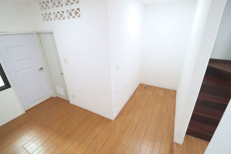 Townhouse in Soi Ramkhamhaeng 24, Bangkok, รามคำแหง, Hua Mak, Bang Kapi, Bangkok, 2 Bedrooms, 90 sqm, Townhouse For Sale, by Isaree Nakhayuenyongsuk, 500362421 - DDproperty.com