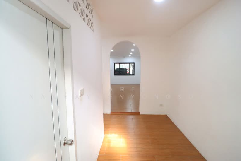 Townhouse in Soi Ramkhamhaeng 24, Bangkok, รามคำแหง, Hua Mak, Bang Kapi, Bangkok, 2 Bedrooms, 90 sqm, Townhouse For Sale, by Isaree Nakhayuenyongsuk, 500362421 - DDproperty.com