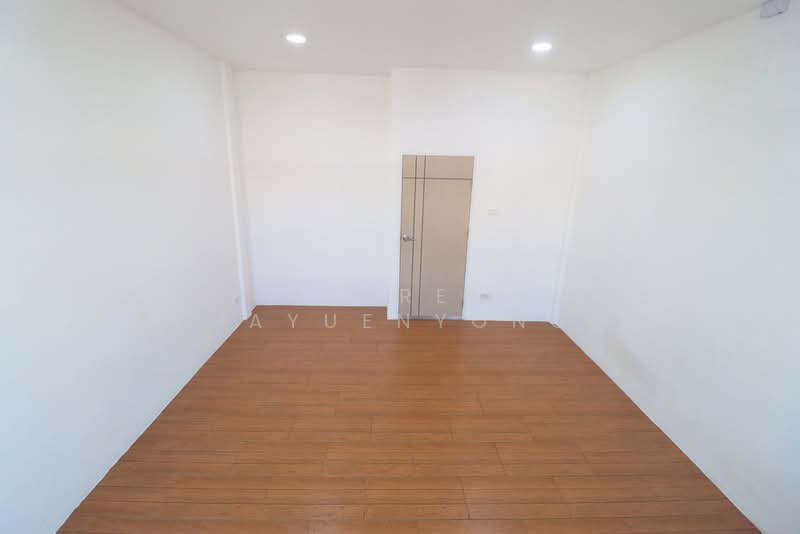 Townhouse in Soi Ramkhamhaeng 24, Bangkok, รามคำแหง, Hua Mak, Bang Kapi, Bangkok, 2 Bedrooms, 90 sqm, Townhouse For Sale, by Isaree Nakhayuenyongsuk, 500362421 - DDproperty.com