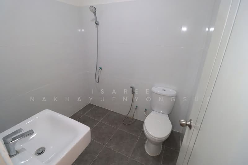 Townhouse in Soi Ramkhamhaeng 24, Bangkok, รามคำแหง, Hua Mak, Bang Kapi, Bangkok, 2 Bedrooms, 90 sqm, Townhouse For Sale, by Isaree Nakhayuenyongsuk, 500362421 - DDproperty.com