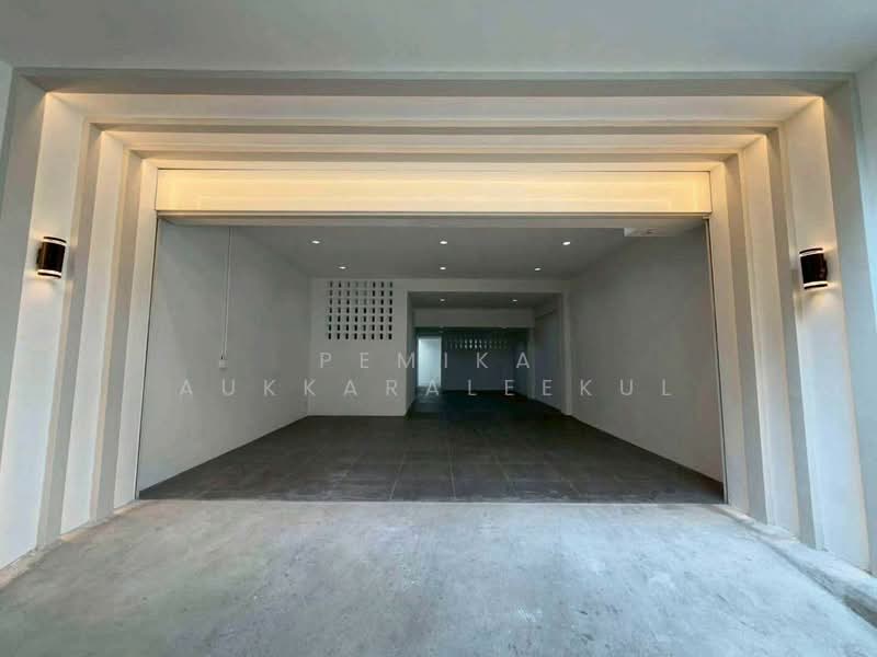 4-BR Townhouse, Bangkok, Bang Chak, Phra Khanong, Bangkok, 4 Bedrooms, 368 sqm, Townhouse For Sale, by Pemika Aukkaraleekul, 500362490 - DDproperty.com