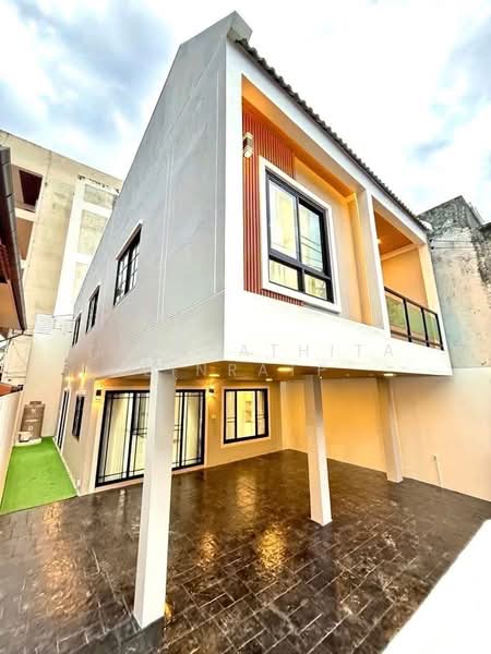 บ้านเดี่ยวรีโนเวท 2 ชั้น จรัญสนิทวงศ์ 46 – บางพลัด, Bangkok, Bang Yi Khan, Bang Phlat, Bangkok, 3 Bedrooms, 150 sqm, Single Detached House For Sale, by Thanyathita Nalinratphokin, 500362530 - DDproperty.com