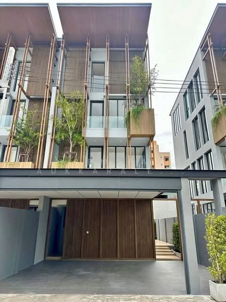 undefined, Bangkok, Praborommaharatchawang, Phra Nakhon, Bangkok, 3 Bedrooms, 250 sqm, Single Detached House For Sale, by Pemika Aukkaraleekul, 500362647 - DDproperty.com