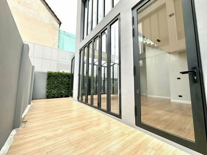 undefined, Bangkok, Praborommaharatchawang, Phra Nakhon, Bangkok, 3 Bedrooms, 250 sqm, Single Detached House For Sale, by Pemika Aukkaraleekul, 500362647 - DDproperty.com