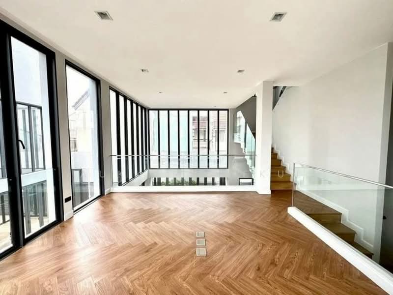 undefined, Bangkok, Praborommaharatchawang, Phra Nakhon, Bangkok, 3 Bedrooms, 250 sqm, Single Detached House For Sale, by Pemika Aukkaraleekul, 500362647 - DDproperty.com