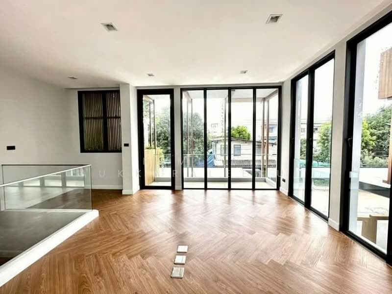 undefined, Bangkok, Praborommaharatchawang, Phra Nakhon, Bangkok, 3 Bedrooms, 250 sqm, Single Detached House For Sale, by Pemika Aukkaraleekul, 500362647 - DDproperty.com