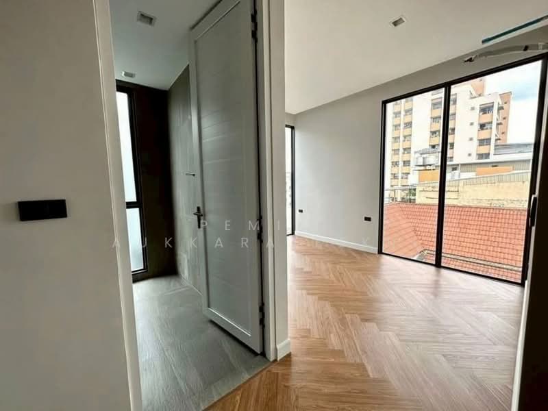 undefined, Bangkok, Praborommaharatchawang, Phra Nakhon, Bangkok, 3 Bedrooms, 250 sqm, Single Detached House For Sale, by Pemika Aukkaraleekul, 500362647 - DDproperty.com