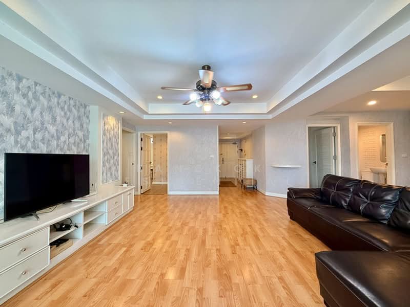 Royal Castle Sukhumvit, Bangkok, 30 Soi Sukhumvit 39, Khlongtoei Nua, Watthana, Bangkok, 3 Bedrooms, 160 sqm, Condo For Rent, by Bangkok Residential, 500362740 - DDproperty.com
