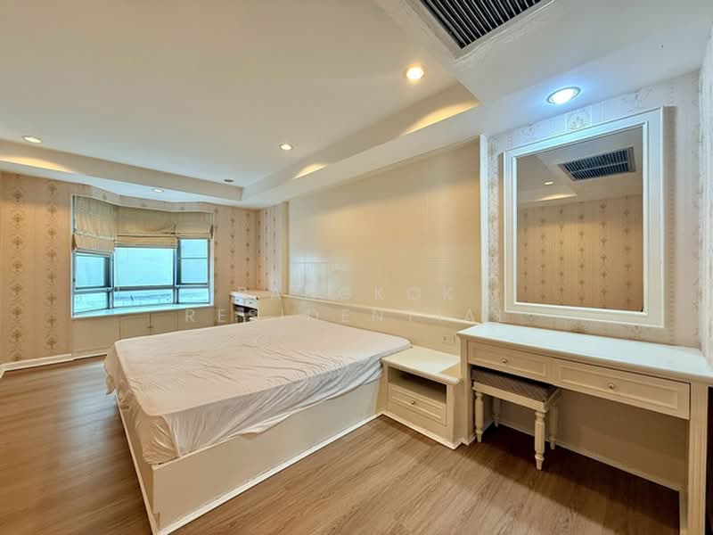 Royal Castle Sukhumvit, Bangkok, 30 Soi Sukhumvit 39, Khlongtoei Nua, Watthana, Bangkok, 3 Bedrooms, 160 sqm, Condo For Rent, by Bangkok Residential, 500362740 - DDproperty.com