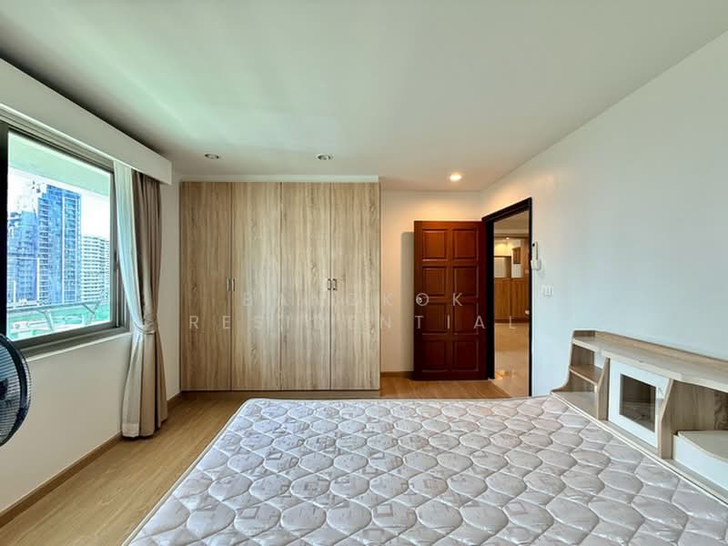 Royal Castle Sukhumvit, Bangkok, 30 Soi Sukhumvit 39, Khlongtoei Nua, Watthana, Bangkok, 3 Bedrooms, 133 sqm, Condo For Rent, by Bangkok Residential, 500362803 - DDproperty.com