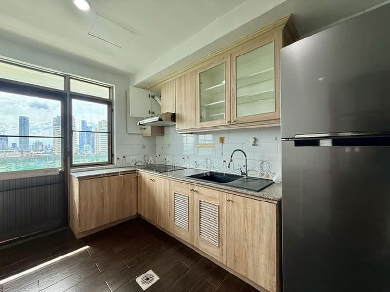 Royal Castle Sukhumvit, Bangkok, 30 Soi Sukhumvit 39, Khlongtoei Nua, Watthana, Bangkok, 3 Bedrooms, 133 sqm, Condo For Rent, by Bangkok Residential, 500362803 - DDproperty.com