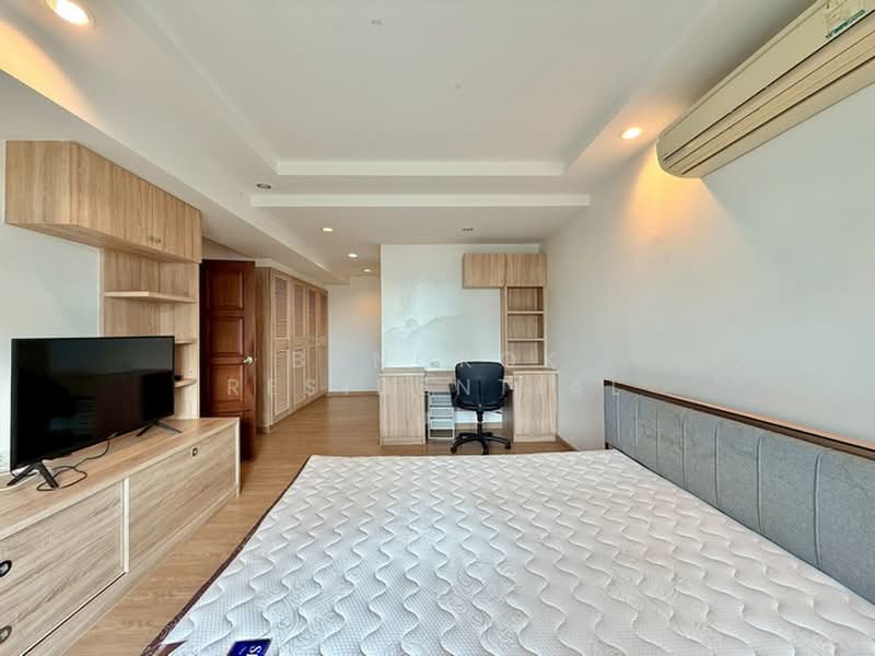Royal Castle Sukhumvit, Bangkok, 30 Soi Sukhumvit 39, Khlongtoei Nua, Watthana, Bangkok, 3 Bedrooms, 133 sqm, Condo For Rent, by Bangkok Residential, 500362803 - DDproperty.com