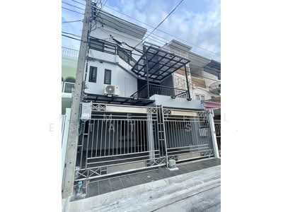 ขาย - ทาวน์โฮม 3 ชั้น 2 คูหา ใกล้ MRT วงศ์สว่าง, กรุงเทพ