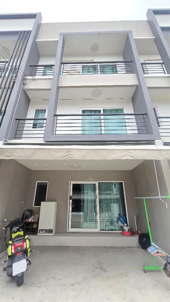 Baan Klang Muang Suanluang, Bangkok, On Nut Road, Dok Mai, Prawet, Bangkok, 3 Bedrooms, 100 sqm, Townhouse For Sale, by The Best Property เหมยหลิง, 500363379 - DDproperty.com