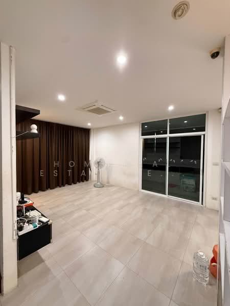 บ้านเดี่ยว 3 ชั้น พระราม 9 ซอย 62, Bangkok, Suan Luang, Bangkok, 4 Bedrooms, 400 sqm, Single Detached House For Sale, by HOME Real Estate Service, 500363383 - DDproperty.com