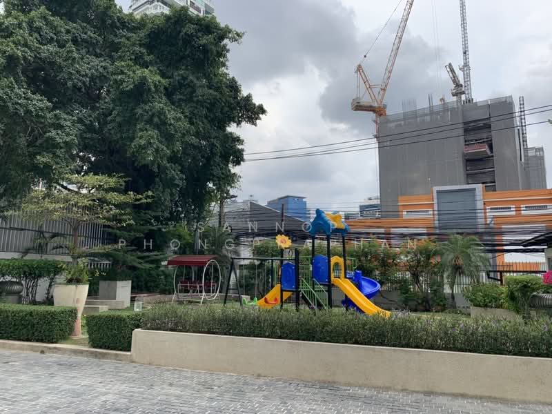 Royal Castle Sukhumvit, Bangkok, 30 Soi Sukhumvit 39, Khlongtoei Nua, Watthana, Bangkok, 3 Bedrooms, 200 sqm, Condo For Rent, by Sannop Phongpraphan, 500363483 - DDproperty.com
