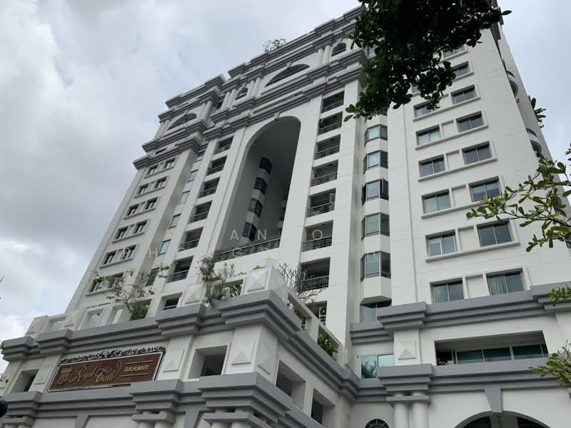 Royal Castle Sukhumvit, Bangkok, 30 Soi Sukhumvit 39, Khlongtoei Nua, Watthana, Bangkok, 3 Bedrooms, 200 sqm, Condo For Rent, by Sannop Phongpraphan, 500363483 - DDproperty.com