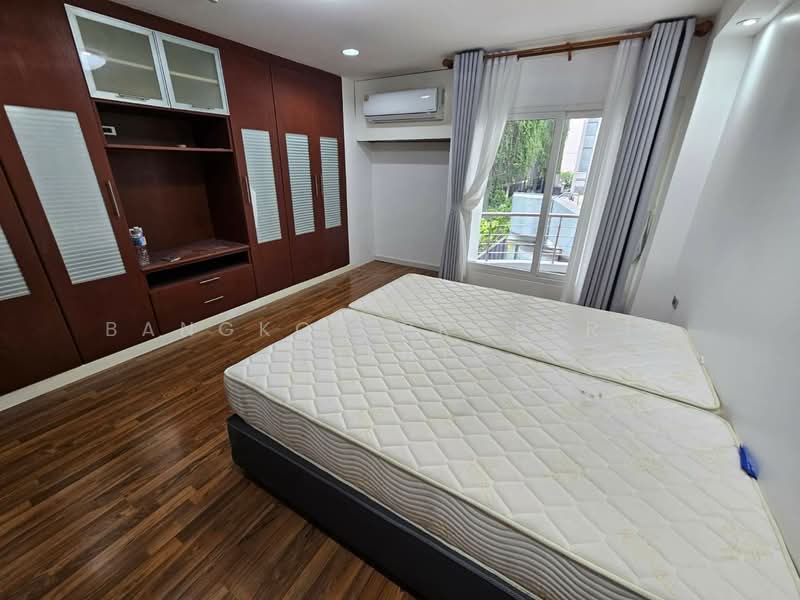 JJ Mansion, Bangkok, 24 Soi Sukhumvit 11, Khlongtoei Nua, Watthana, Bangkok, 3 Bedrooms, 200 sqm, Condo For Rent, by BANGKOK PROPERTY AGENTS, 500363569 - DDproperty.com