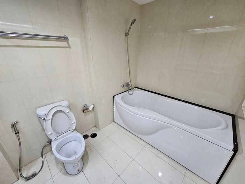 JJ Mansion, Bangkok, 24 Soi Sukhumvit 11, Khlongtoei Nua, Watthana, Bangkok, 3 Bedrooms, 200 sqm, Condo For Rent, by BANGKOK PROPERTY AGENTS, 500363569 - DDproperty.com