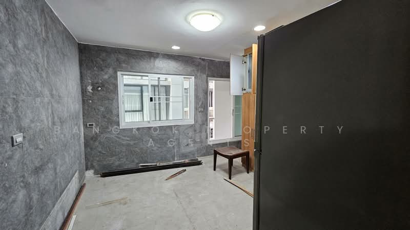 JJ Mansion, Bangkok, 24 Soi Sukhumvit 11, Khlongtoei Nua, Watthana, Bangkok, 3 Bedrooms, 199 sqm, Condo For Rent, by BANGKOK PROPERTY AGENTS, 500363600 - DDproperty.com