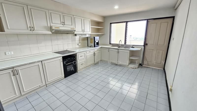 Le Chateau Mansion, Bangkok, 55 ซอยเอกมัย 12 ถนนสุขุมวิท 63 คลองตันเหนือ วัฒนา กทม, Khlong Tan Nua, Watthana, Bangkok, 3 Bedrooms, 250 sqm, Condo For Rent, by BANGKOK PROPERTY AGENTS, 500363642 - DDproperty.com