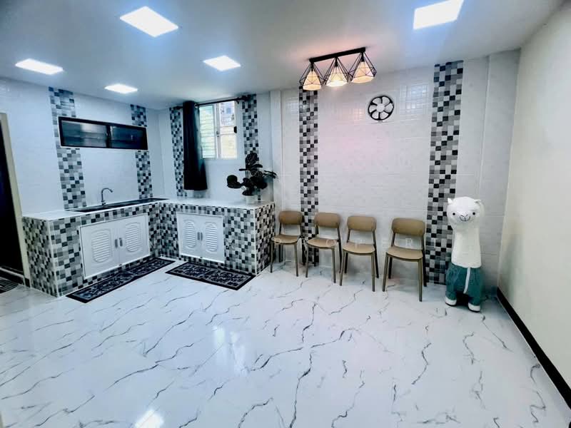 Baan Romsai Villa, Bangkok, ฉลองกรุง, Lam Pla Tiew, Lat Krabang, Bangkok, 3 Bedrooms, 100 sqm, Townhouse For Sale, by Connex Property, 500363649 - DDproperty.com