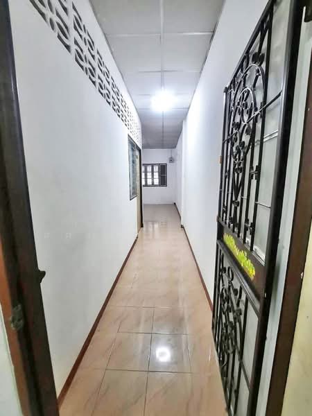 Klompirun Soi Kajonwit, Samut Prakan, Phraeksa Road, Soi Kajonwit, Phraeksa, Muang Samut Prakarn, Samut Prakan, 1 Bedroom, 100 sqm, Townhouse For Sale, by The Best Property รัตน์, 500363689 - DDproperty.com