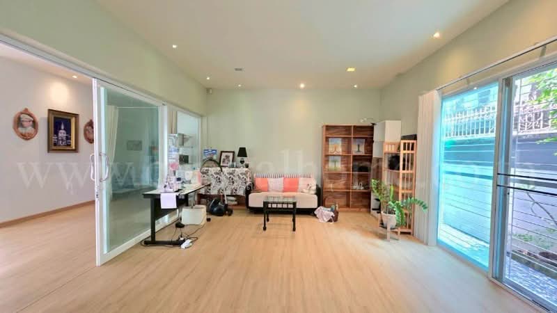 โฮมออฟฟิศ 3 ชั้น ซอยรามอินทรา 31 ใกล้รถไฟฟ้าสายสีชมพู สถานีรามอินทรา กม.4, Bangkok, รามอินทรา, Anusaowari, Bang Khen, Bangkok, 4 Bedrooms, 454 sqm, Single Detached House For Sale, by คุณ พิมพ์สิริ (ทราย), 500363695 - DDproperty.com