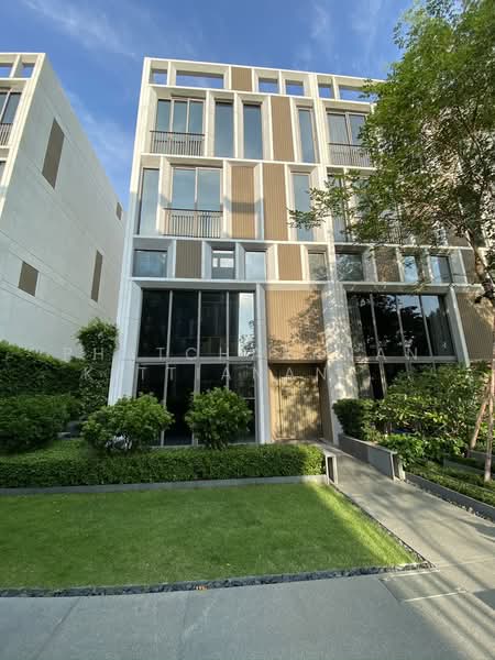 Quarter 39, Bangkok, 138 Soi Sukhumvit 39, Khlong Tan Nua, Watthana, Bangkok, 4 Bedrooms, 400 sqm, Townhouse For Sale, by Phatcharanan Kittiananchat, 500363796 - DDproperty.com