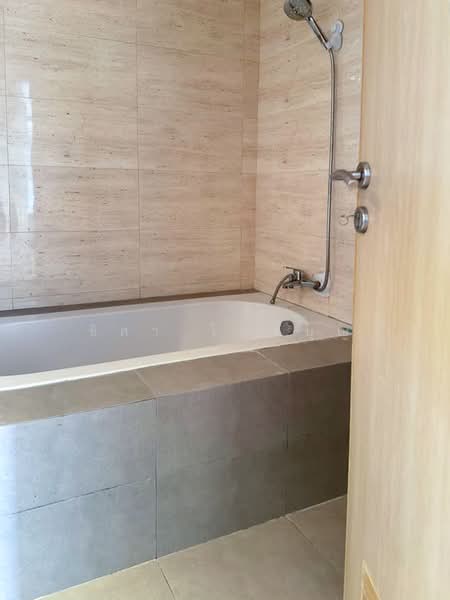 Witthayu Complex, Bangkok, 1673 New Petchaburi Road, Makkasan, Ratchathewi, Bangkok, 3 Bedrooms, 155 sqm, Condo For Sale, by ชิสา โพธิ์บุญ, 500363806 - DDproperty.com