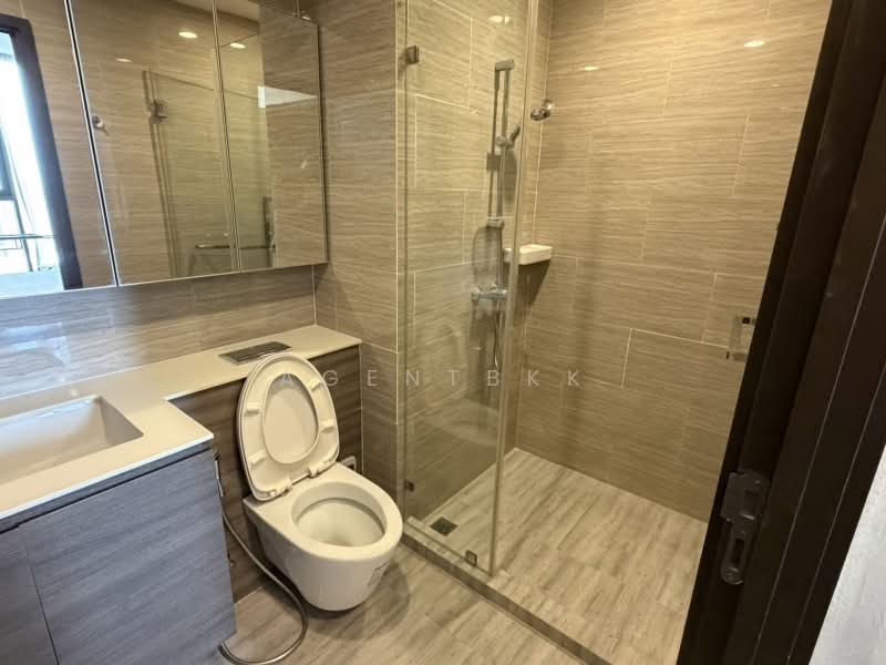 Whizdom Essence, Bangkok, 5 Piyabutr 1 Alley, Bang Chak, Phra Khanong, Bangkok, 1 Bedroom, 34 sqm, Condo For Rent, by Agentbkk, 500363856 - DDproperty.com