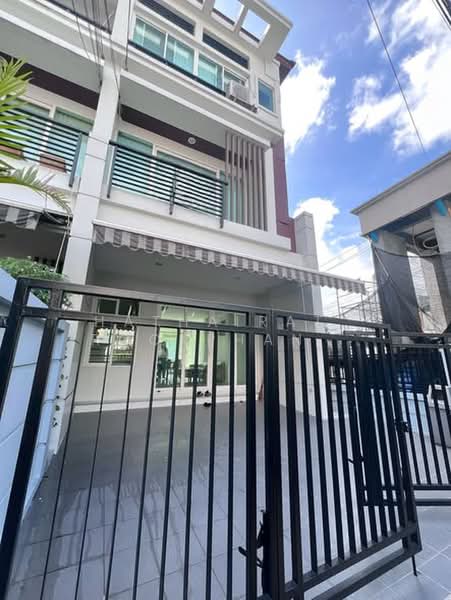 Baan Klang Muang Urbanion Rama 9-Ladprao, Bangkok, Soi Ladprao 84, Ladprao Road, Wang Thonglang, Bangkok, 3 Bedrooms, 180 sqm, Townhouse For Rent, by Hathairat Rookphan , 500364131 - DDproperty.com
