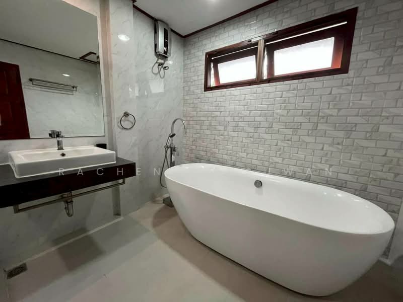 Panya Pattanakarn Village, Bangkok, Soi Phatthanakarn 30, Suan Luang, Bangkok, 5 Bedrooms, 880 sqm, Single Detached House For Rent, by Rachen Nopsuwan, 500364144 - DDproperty.com