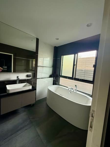 Setthasiri-Krungthep Kreetha 2, Bangkok, Krungthep Kreetha Road, Hua Mak, Bang Kapi, Bangkok, 4 Bedrooms, 280 sqm, Single Detached House For Rent, by Thananith Ittitulyapong, 500364267 - DDproperty.com