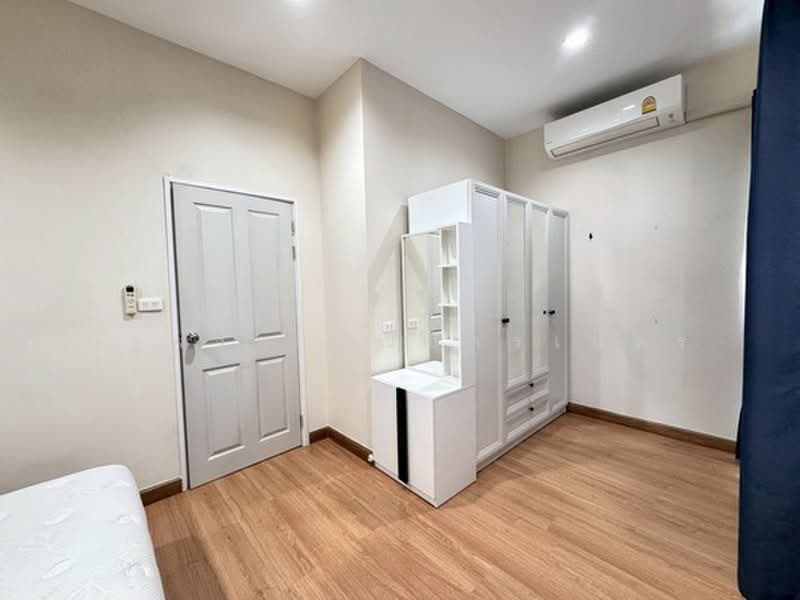 Golden Town 2 Onnut-Ladkrabang, Bangkok, Soi Prachathorn, Lat Krabang, Bangkok, 4 Bedrooms, 120 sqm, Townhouse For Rent, by นัฐพงค์ มณีอัครเนตร, 500364411 - DDproperty.com