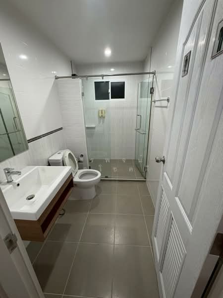 ภัสสร เพรสทีจ รังสิต-คลอง 2 : PASSORN PRESTIGE RANGSIT – KLONG 2, ปทุมธานี, ประชาธิปัตย์, ธัญบุรี, ปทุมธานี, 167 ตร.ม., บ้านเดี่ยว ขาย, โดย วรพจน์ กิจโชคดี, 500364432 - ห้องน้ำ รวม ชั้น 2 - DDproperty.com