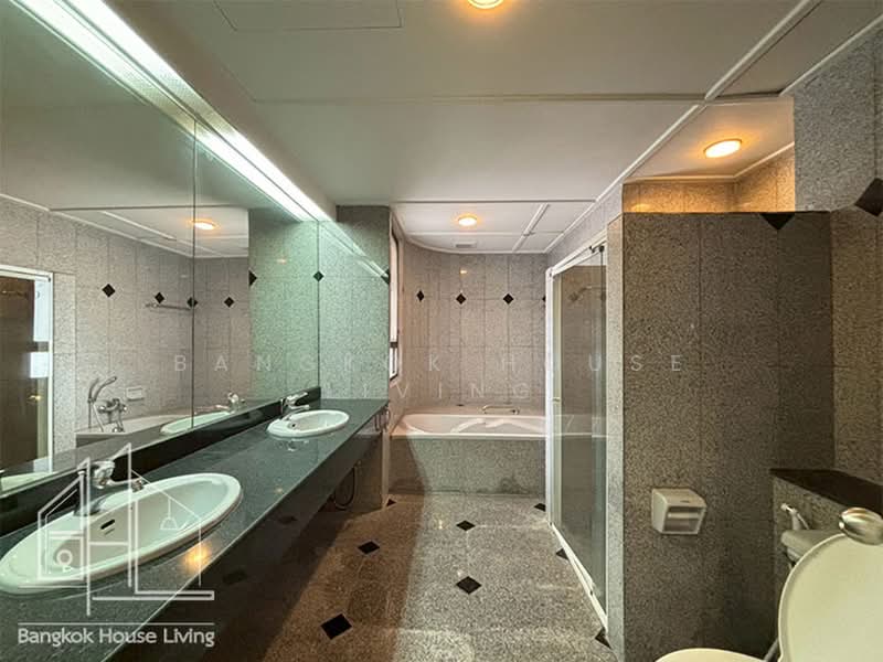 Baan Thai Living Ekkamai, Bangkok, 40 Soi Pridi Banomyong 31, Khlong Tan Nua, Watthana, Bangkok, 4 Bedrooms, 332 sqm, Apartment For Rent, by Bangkok House Living, 500364629 - DDproperty.com