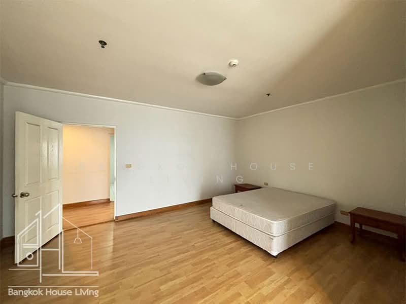 Baan Thai Living Ekkamai, Bangkok, 40 Soi Pridi Banomyong 31, Khlong Tan Nua, Watthana, Bangkok, 4 Bedrooms, 332 sqm, Apartment For Rent, by Bangkok House Living, 500364629 - DDproperty.com