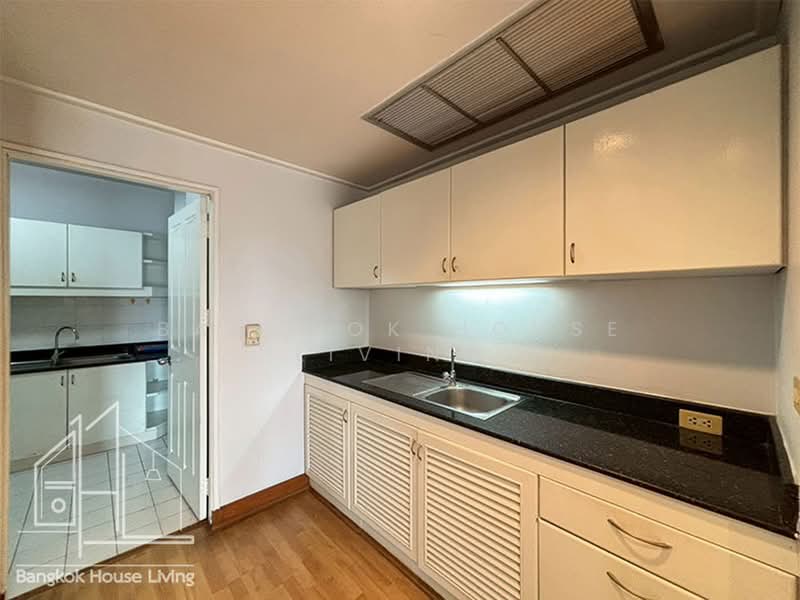 Baan Thai Living Ekkamai, Bangkok, 40 Soi Pridi Banomyong 31, Khlong Tan Nua, Watthana, Bangkok, 4 Bedrooms, 332 sqm, Apartment For Rent, by Bangkok House Living, 500364629 - DDproperty.com
