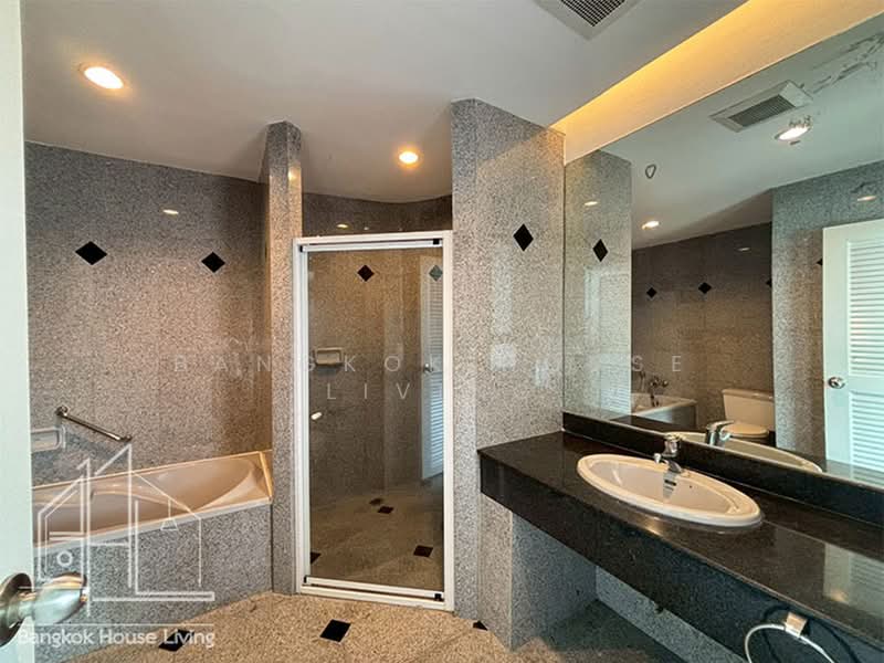 Baan Thai Living Ekkamai, Bangkok, 40 Soi Pridi Banomyong 31, Khlong Tan Nua, Watthana, Bangkok, 3 Bedrooms, 171 sqm, Condo For Rent, by Bangkok House Living, 500364649 - DDproperty.com