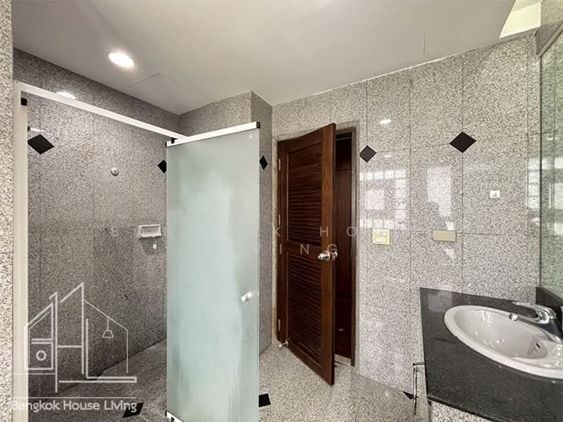 Baan Thai Living Ekkamai, Bangkok, 40 Soi Pridi Banomyong 31, Khlong Tan Nua, Watthana, Bangkok, 2 Bedrooms, 158 sqm, Condo For Rent, by Bangkok House Living, 500364672 - DDproperty.com