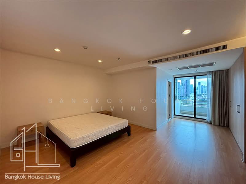 Baan Thai Living Ekkamai, Bangkok, 40 Soi Pridi Banomyong 31, Khlong Tan Nua, Watthana, Bangkok, 4 Bedrooms, 332 sqm, Condo For Rent, by Bangkok House Living, 500364691 - DDproperty.com