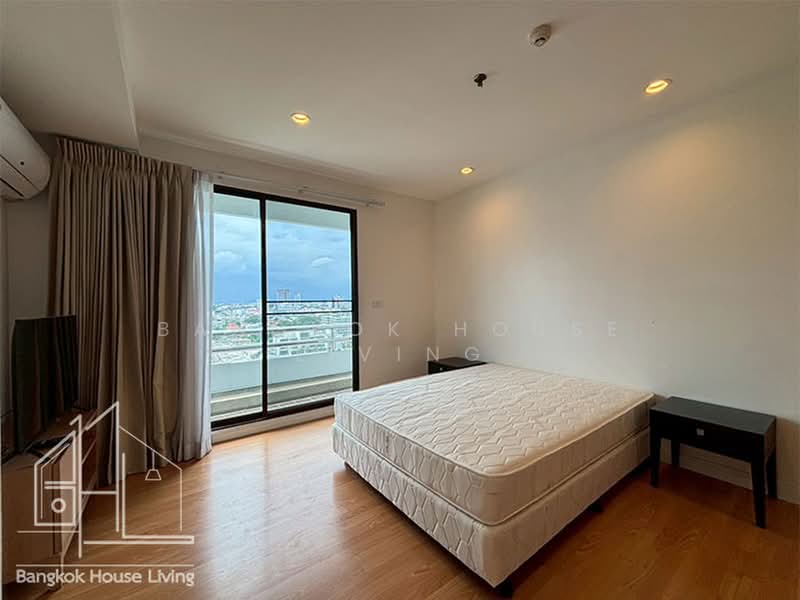 Baan Thai Living Ekkamai, Bangkok, 40 Soi Pridi Banomyong 31, Khlong Tan Nua, Watthana, Bangkok, 4 Bedrooms, 332 sqm, Condo For Rent, by Bangkok House Living, 500364691 - DDproperty.com